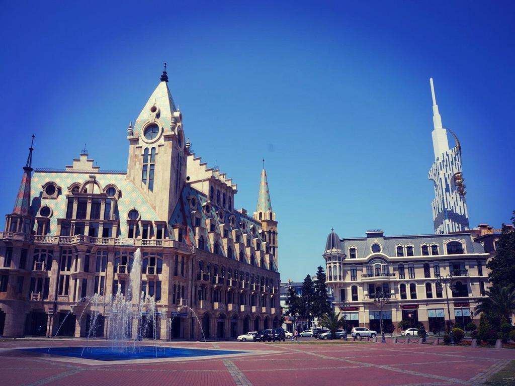Sister'S Warm Guest House Batumi Eksteriør bilde