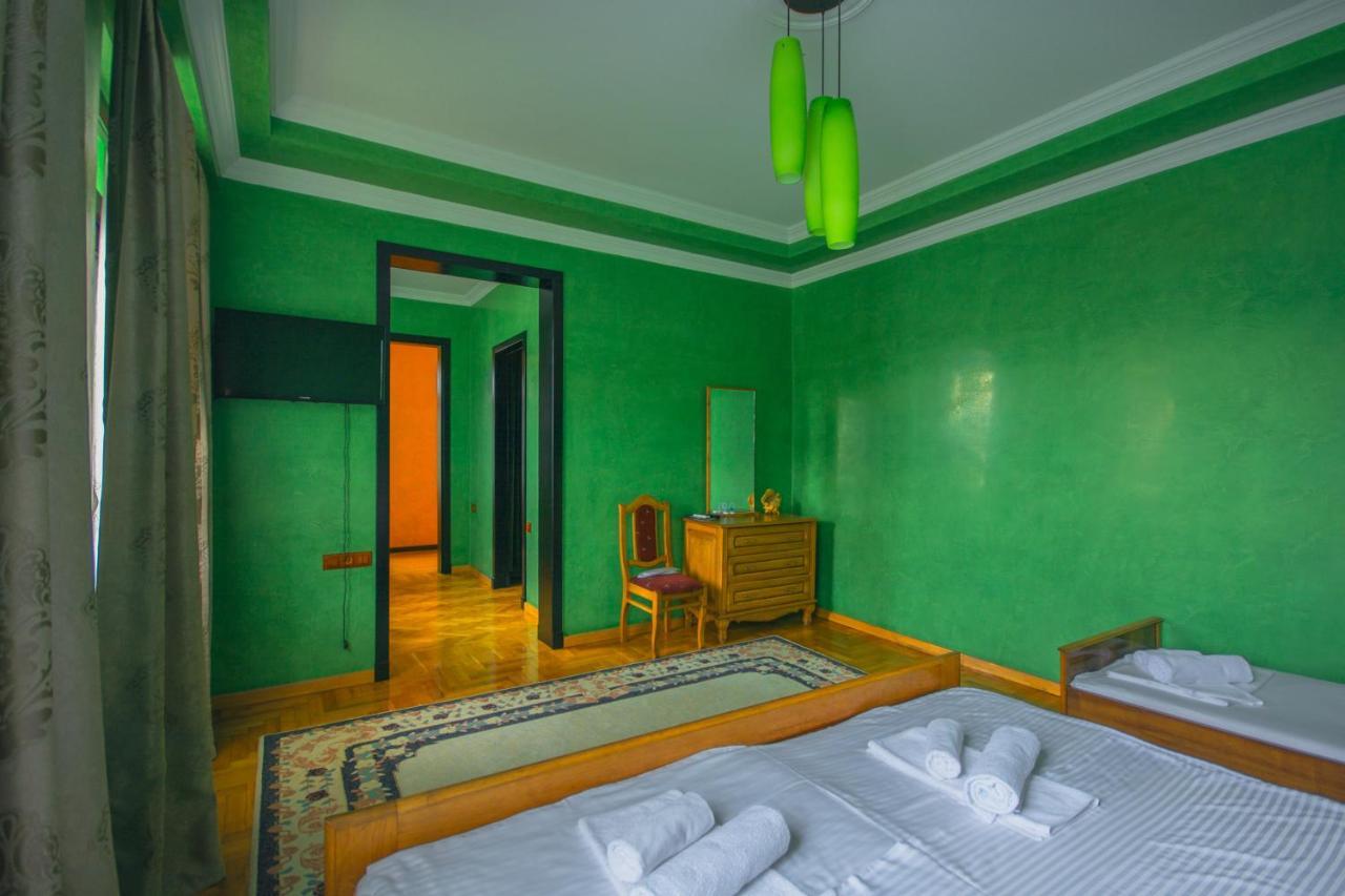 Sister'S Warm Guest House Batumi Eksteriør bilde