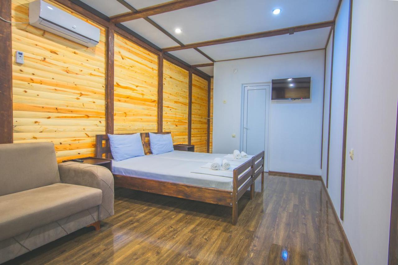 Sister'S Warm Guest House Batumi Eksteriør bilde